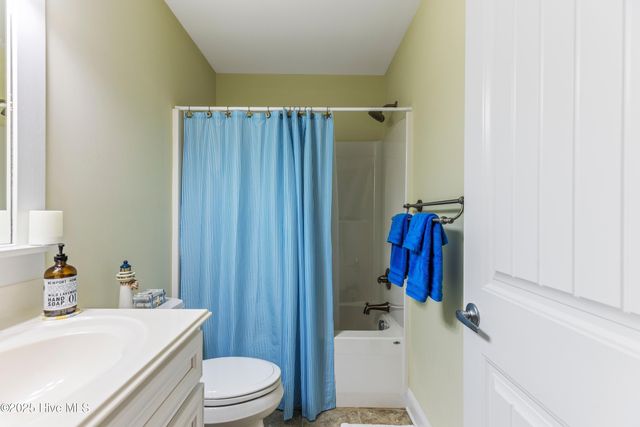 104 NE 40th Street, Oak Island, NC 28465