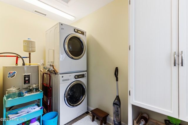 104 NE 40th Street, Oak Island, NC 28465