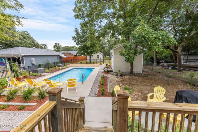 104 NE 40th Street, Oak Island, NC 28465