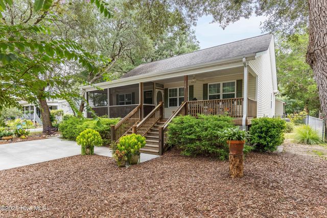 104 NE 40th Street, Oak Island, NC 28465
