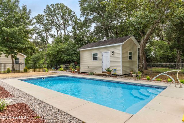 104 NE 40th Street, Oak Island, NC 28465