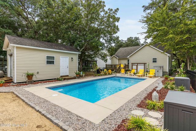 104 NE 40th Street, Oak Island, NC 28465