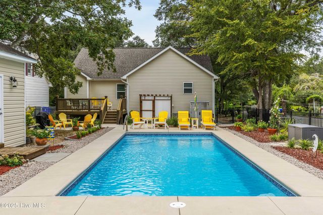 104 NE 40th Street, Oak Island, NC 28465