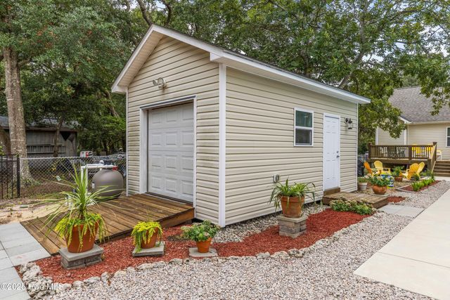 104 NE 40th Street, Oak Island, NC 28465