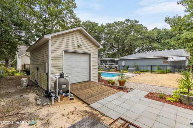 104 NE 40th Street, Oak Island, NC 28465