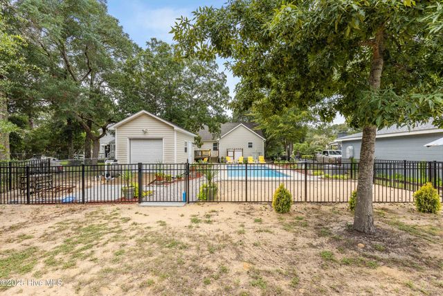 104 NE 40th Street, Oak Island, NC 28465