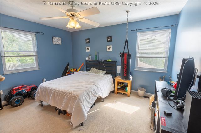 126 Rolling Acres Road, Winfield, WV 25213