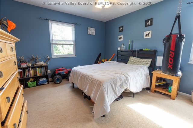 126 Rolling Acres Road, Winfield, WV 25213