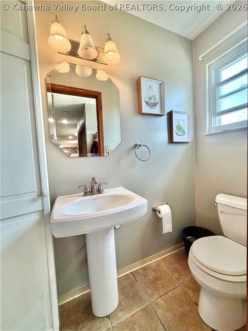 126 Rolling Acres Road, Winfield, WV 25213