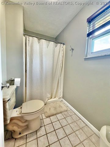 126 Rolling Acres Road, Winfield, WV 25213