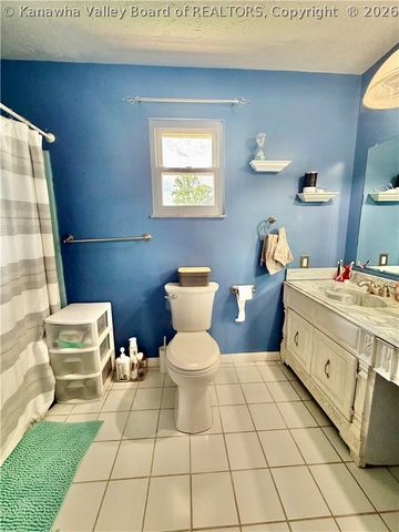 126 Rolling Acres Road, Winfield, WV 25213
