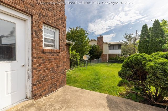 126 Rolling Acres Road, Winfield, WV 25213