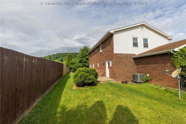 126 Rolling Acres Road, Winfield, WV 25213