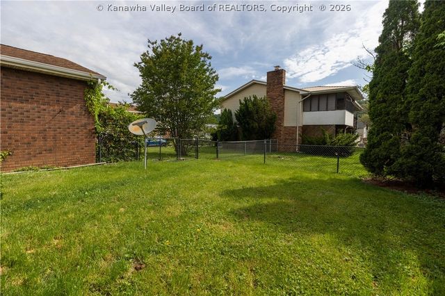 126 Rolling Acres Road, Winfield, WV 25213
