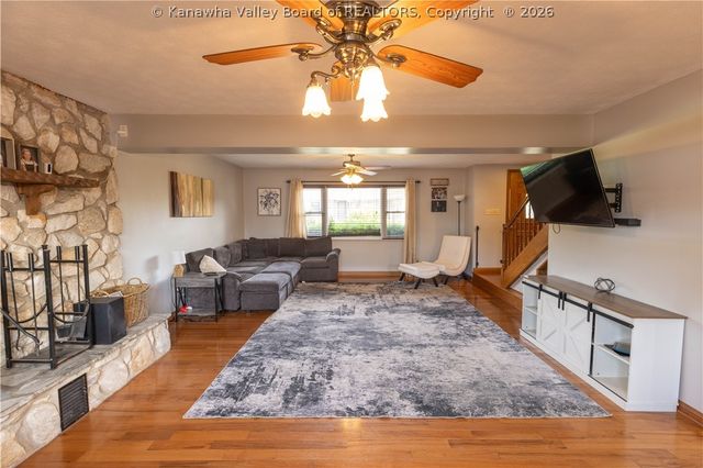 126 Rolling Acres Road, Winfield, WV 25213