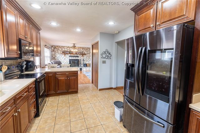 126 Rolling Acres Road, Winfield, WV 25213