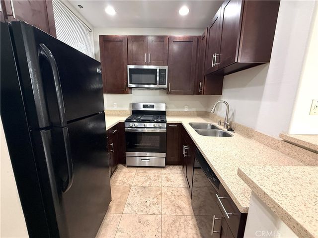 1450 N Vista Street 102, Los Angeles, CA 90046