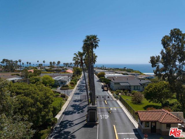 29500 Heathercliff Road 10, Malibu, CA 90265