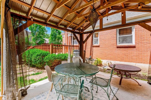 345 Durrell Avenue, Wyoming, OH 45215