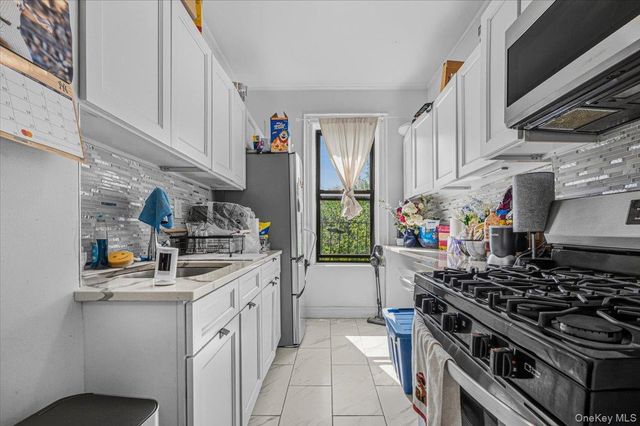 35 Kingsland Avenue 3R, Brooklyn, NY 11211