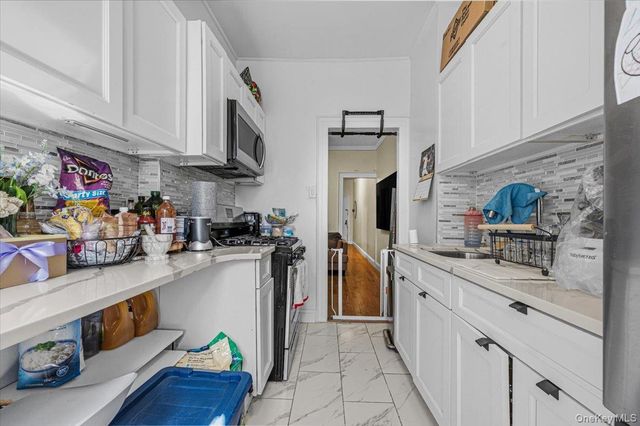 35 Kingsland Avenue 3R, Brooklyn, NY 11211
