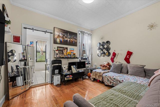 35 Kingsland Avenue 3R, Brooklyn, NY 11211
