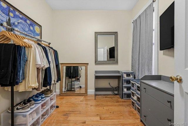 35 Kingsland Avenue 3R, Brooklyn, NY 11211