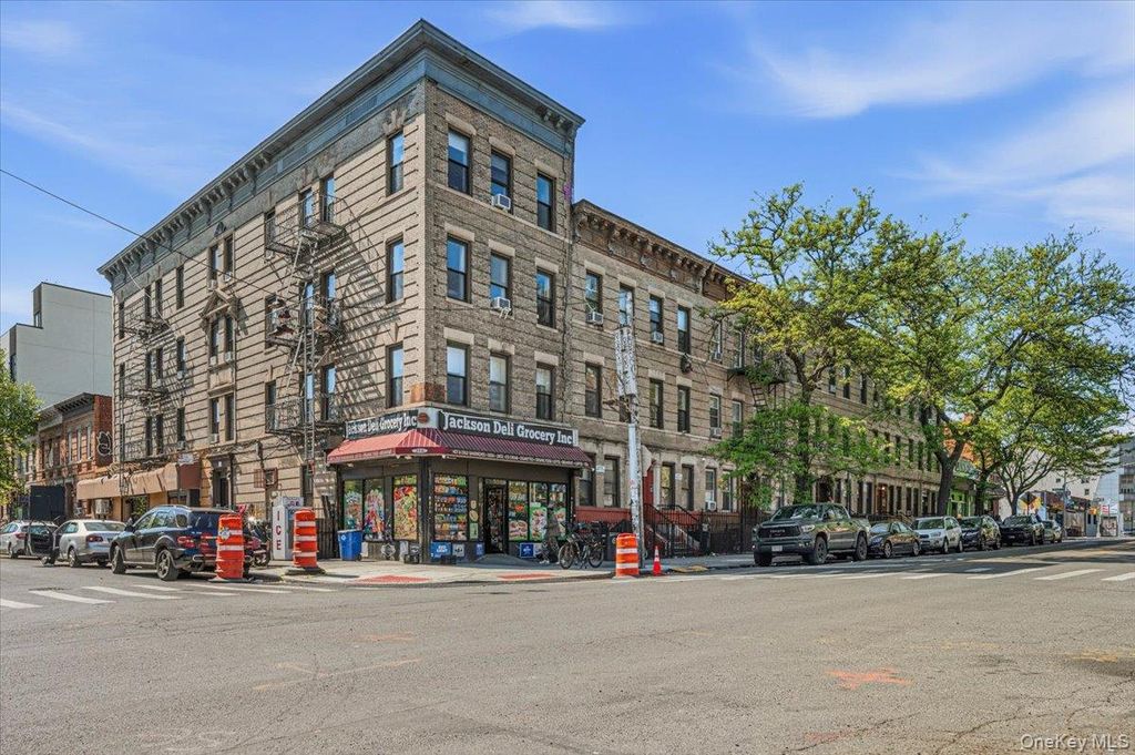 35 Kingsland Avenue 3R, Brooklyn, NY 11211
