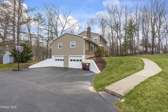 7 Chango Drive, Malta, NY 12019