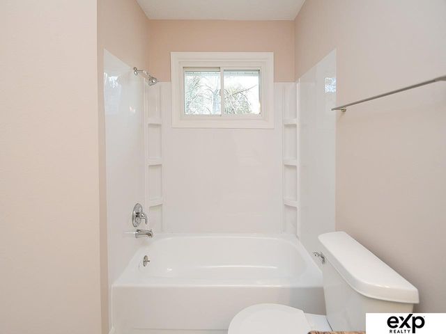 9804 S 20TH Street, Bellevue, NE 68123