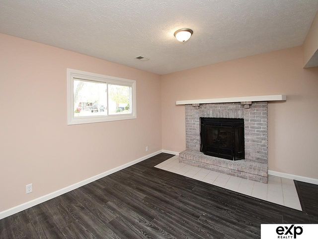 9804 S 20TH Street, Bellevue, NE 68123