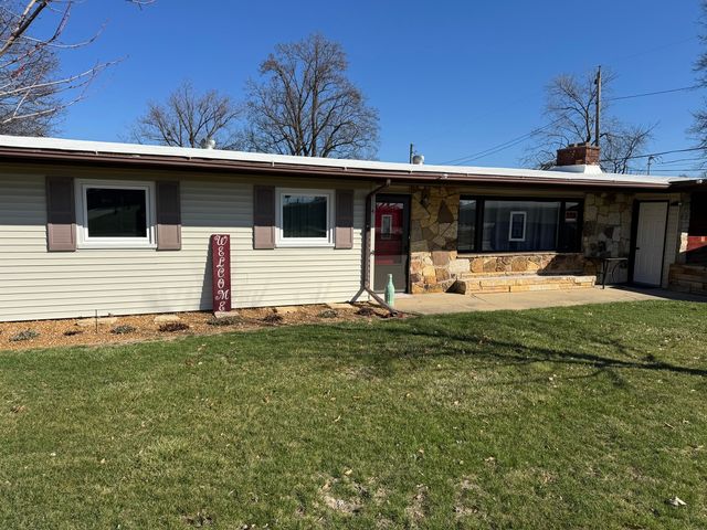 1114 E Lafayette Street, Bloomington, IL 61701