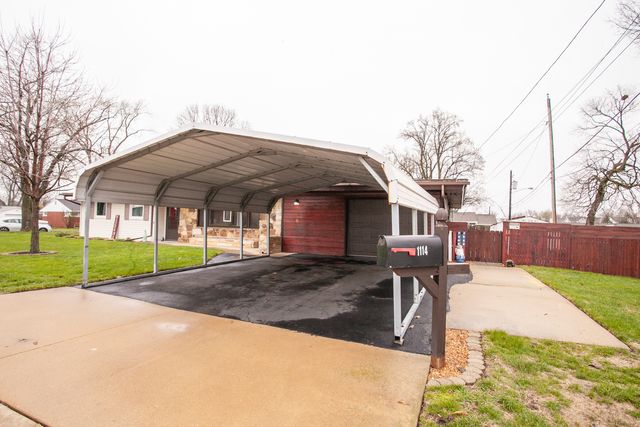 1114 E Lafayette Street, Bloomington, IL 61701