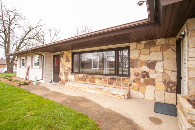 1114 E Lafayette Street, Bloomington, IL 61701