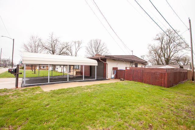 1114 E Lafayette Street, Bloomington, IL 61701