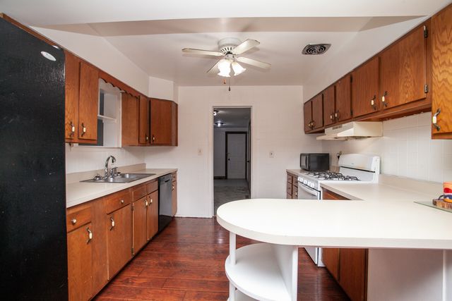 1114 E Lafayette Street, Bloomington, IL 61701