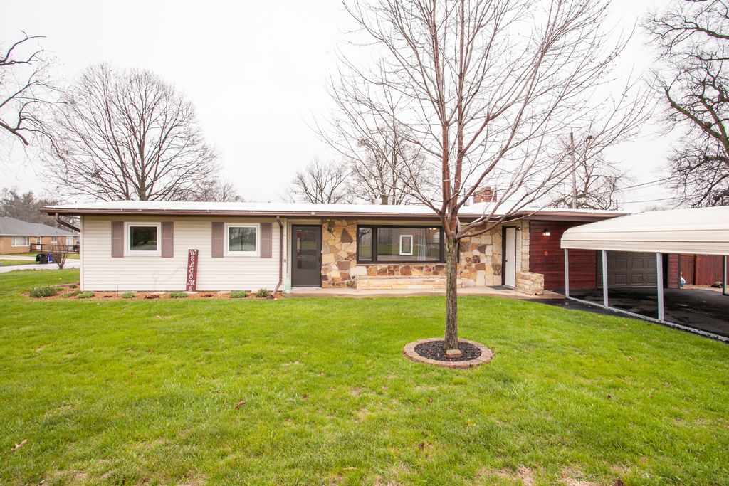 1114 E Lafayette Street, Bloomington, IL 61701