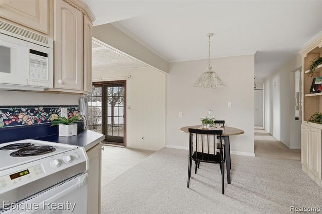 30214 Blossom Lane, Warren, MI 48088