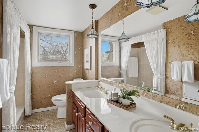 30214 Blossom Lane, Warren, MI 48088