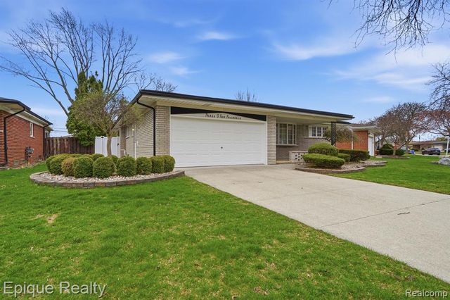 30214 Blossom Lane, Warren, MI 48088