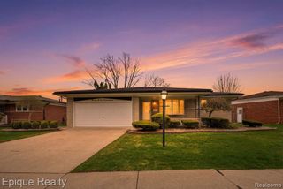 30214 Blossom Lane, Warren, MI 48088