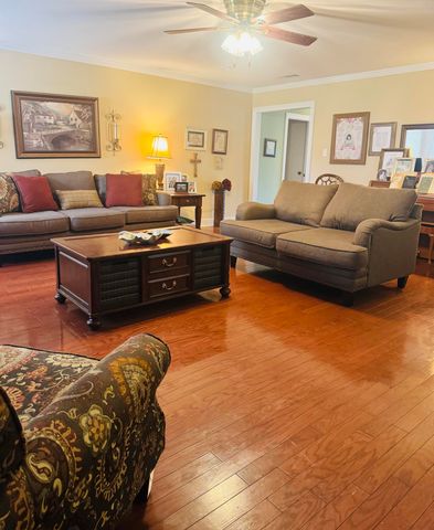 100 Elizabeth, Petal, MS 39465
