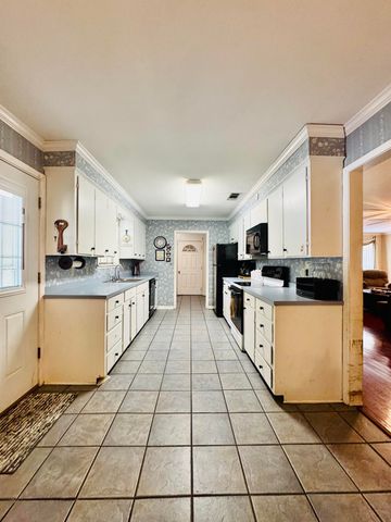 100 Elizabeth, Petal, MS 39465