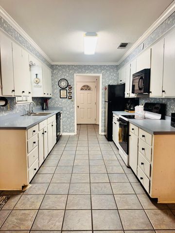 100 Elizabeth, Petal, MS 39465