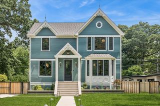 111 Thatcher Avenue, River Forest, IL 60305