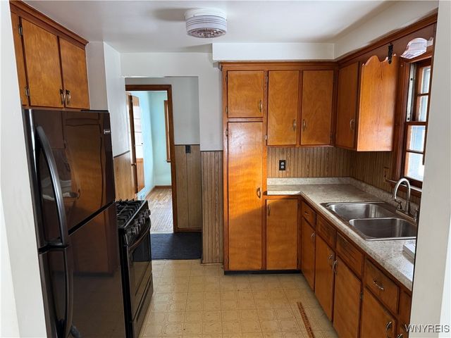 379 North Ogden Street E, Buffalo, NY 14212