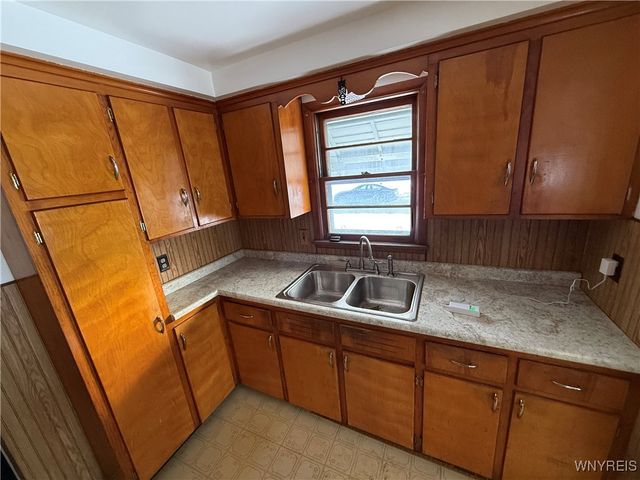 379 North Ogden Street E, Buffalo, NY 14212