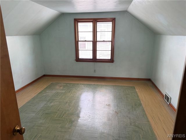 379 North Ogden Street E, Buffalo, NY 14212