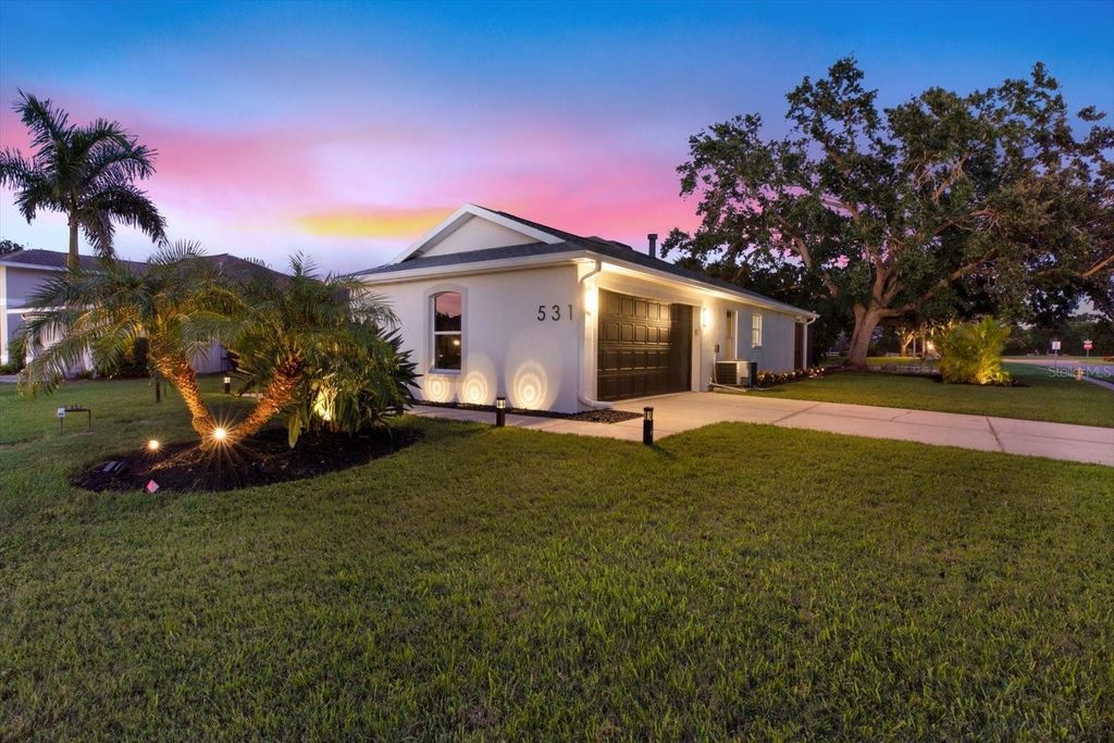 Image 2 of property listing at 531 HUNTER LANE, Bradenton, FL 34212