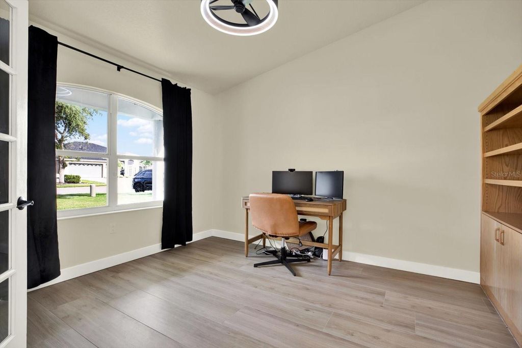 Image 20 of property listing at 531 HUNTER LANE, Bradenton, FL 34212